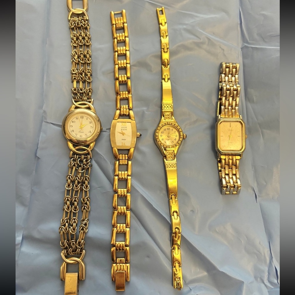 Vintage Women’s Gold Tone Watch Set Bundle Lot